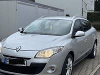 Gebraucht Renault Mégane III Dynamique 106 PS (77 kW) 2011 Silber Limousine