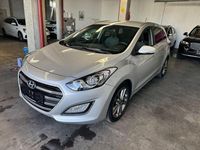 Gebraucht Hyundai i30 Passion 110 PS (80 kW) 2016 Silber Kombi