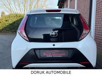 Gebraucht Toyota Aygo 69 PS (50 kW) 2018 Weiß Kleinwagen