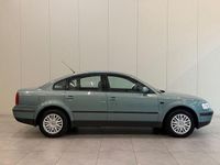 Gebraucht VW Passat 125 PS (91 kW) 1997 Grau Limousine