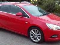 Gebraucht Opel Astra Design Edition 140 PS (102 kW) 2012 Rot Limousine