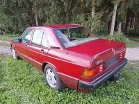 Gebraucht Mercedes 190 72 PS (52 kW) 1990 Rot Limousine