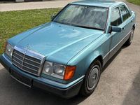 Second-hand Mercedes E230 132 CP (97 kW) 1992 Albastru Berlinǎ