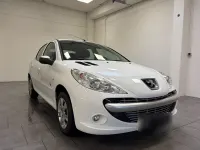 Gebraucht Peugeot 206 73 PS (53 kW) 2012 Weiß Limousine