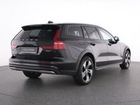Gebraucht Volvo V60 CC Plus 197 PS (144 kW) 2024 Schwarz onyx black / metallic Kombi