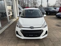 Gebraucht Hyundai i10 Trend 67 PS (49 kW) 2017 Weiß Kleinwagen
