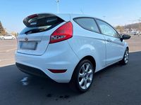 Gebraucht Ford Fiesta 82 PS (60 kW) 2009 Weiß Kleinwagen