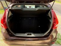 Gebraucht Ford Fiesta Titanium 75 PS (55 kW) 2010 Rot Kleinwagen