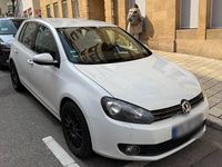 Gebraucht VW Golf VI 122 PS (89 kW) 2012 Weiß Kleinwagen