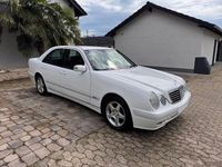 Gebraucht Mercedes E220 Classic 143 PS (105 kW) 2000 Weiß Limousine