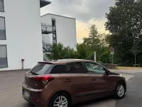 Gebraucht Hyundai i20 Style 101 PS (74 kW) 2015 Braun Kleinwagen