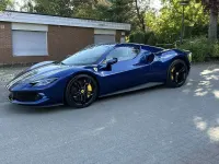 Gebraucht Ferrari 296 829 PS (609 kW) 2025 Blau Cabrio