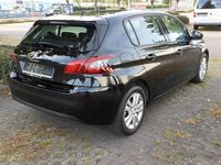 Gebraucht Peugeot 308 131 PS (96 kW) 2018 Schwarz Kleinwagen