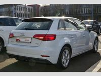 Gebraucht Audi A3 Sportback Design 150 PS (110 kW) 2018 Weiß metallic Kleinwagen