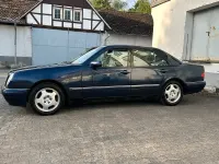 Gebraucht Mercedes E200 136 PS (100 kW) 1998 Blau Limousine