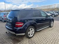 Gebraucht Mercedes ML320 224 PS (164 kW) 2006 Blau SUV
