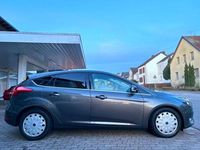 Gebraucht Ford Focus Titanium 105 PS (77 kW) 2017 Grau Limousine