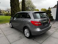 Usata Mercedes B200 156 CV (114 kW) 2012 Grigio Monovolume