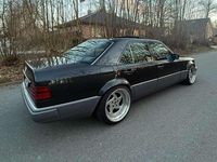 Gebraucht Mercedes E230 136 PS (100 kW) 1992 Grau Limousine