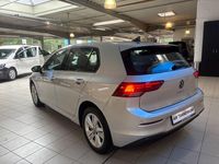 Gebraucht VW Golf VIII Life 131 PS (96 kW) 2022 Silber Limousine