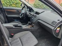 Second-hand Mercedes C200 Classic 184 CP (135 kW) 2007 Negru Berlinǎ