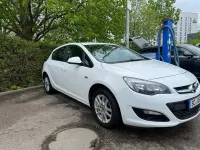 Gebraucht Opel Astra 110 PS (80 kW) 2013 Weiß Limousine
