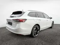 Neu Skoda Superb SportLine 150 PS (110 kW) 2026 Purity weiss Kombi