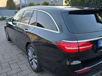 Gebraucht Mercedes E220 AMG 194 PS (142 kW) 2018 Schwarz Kombi