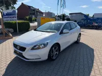 Gebraucht Volvo V40 Kinetic 114 PS (83 kW) 2015 Weiß Limousine