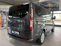 Gebraucht Ford Tourneo Titanium 150 PS (110 kW) 2023 Magneticgrau Van / Kleinbus