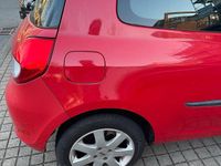 Gebraucht Renault Clio II 75 PS (55 kW) 2009 Rot Kleinwagen