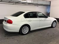 Gebraucht BMW 318 143 PS (105 kW) 2009 Weiß Limousine