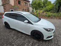 Gebraucht Ford Focus ST 250 PS (183 kW) 2017 Weiß Kombi