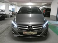 Gebraucht Mercedes B180 122 PS (89 kW) 2016 Mountaingrau Van / Kleinbus