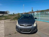 Gebraucht Hyundai i20 77 PS (56 kW) 2010 Grau Kleinwagen