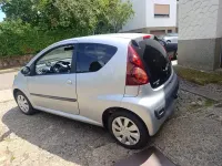 Gebraucht Peugeot 107 65 PS (47 kW) 2012 Silber Kleinwagen