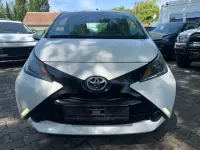Gebraucht Toyota Aygo X-play 69 PS (50 kW) 2016 Weiß Kleinwagen