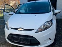Gebraucht Ford Fiesta 90 PS (66 kW) 2009 Weiß Kleinwagen