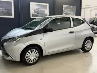 Gebraucht Toyota Aygo 69 PS (50 kW) 2015 Silber Kleinwagen