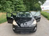 Gebraucht Peugeot 207 Style 95 PS (69 kW) 2011 Schwarz Limousine