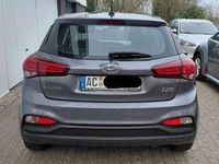 Gebraucht Hyundai i20 Active 101 PS (74 kW) 2018 Grau Kleinwagen