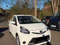 Gebraucht Toyota Aygo 68 PS (50 kW) 2012 Weiß Kleinwagen