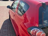 Gebraucht Toyota Aygo 68 PS (50 kW) 2009 Rot Kleinwagen