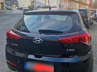 Gebraucht Hyundai i20 84 PS (61 kW) 2015 Schwarz Limousine