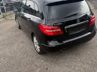 Gebraucht Mercedes B200 156 PS (114 kW) 2012 Schwarz Kleinwagen