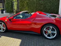 Nouă Ferrari 296 829 CP (609 kW) 2025 Roșu Cabrio