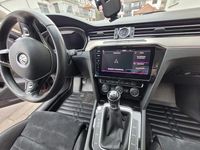 Gebraucht VW Passat Highline 150 PS (110 kW) 2018 Rot Kombi