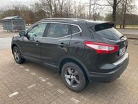 Gebraucht Nissan Qashqai 131 PS (96 kW) 2016 Schwarz SUV