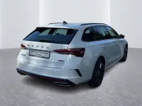 Gebraucht Skoda Octavia RS 245 PS (180 kW) 2024 Moonweiß perleffekt Kombi
