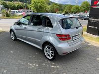 Gebraucht Mercedes B180 116 PS (85 kW) 2011 Silber Van / Kleinbus